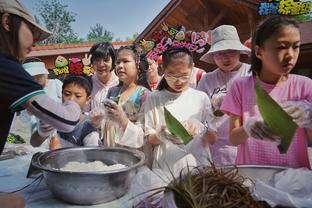 鲍威尔：小卡打得太出色了 他一直都是联盟前五的球员